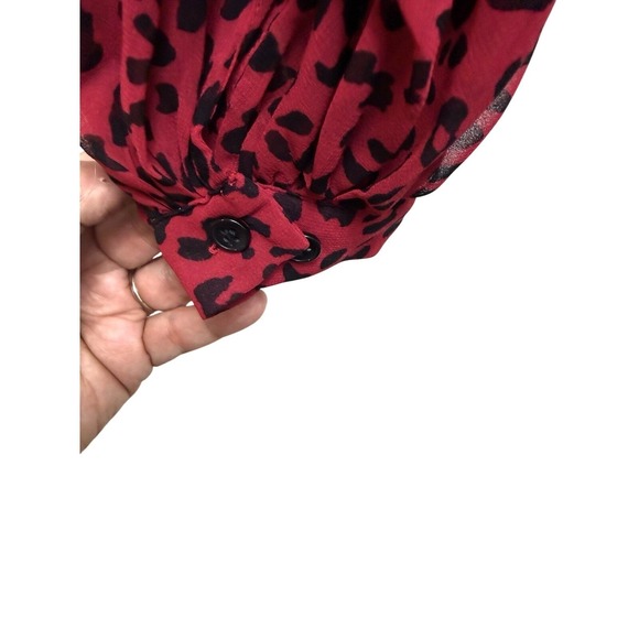 Chicos Women's Red and Black Balloon sleeve Animal Print Vneck blouse Large - Picture 6 of 10